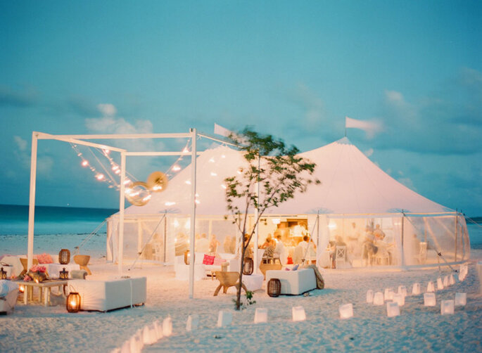 ¿Planeando una boda en la playa? ¡Te damos ideas!
