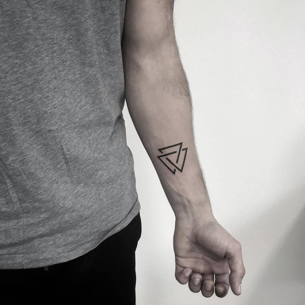 Triangulos entrelazados tatuaje